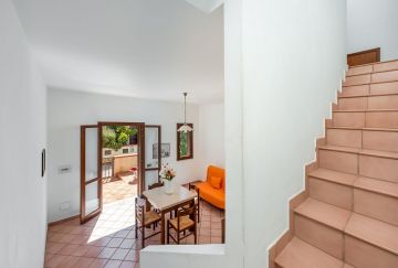 Small Villa on 2 levels with private parking and comfort