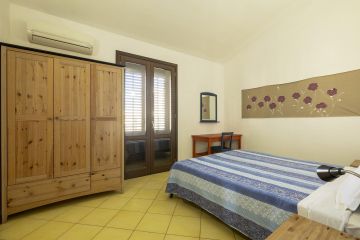 Appartamento primo piano in residence con balconi