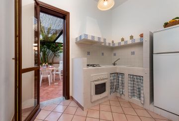 Small Villa on 2 levels with private parking and comfort