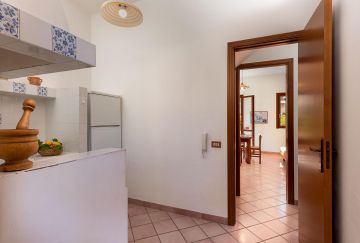 Small Villa on 2 levels with private parking and comfort