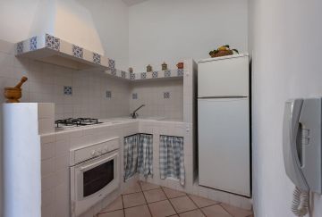 Small Villa on 2 levels with private parking and comfort