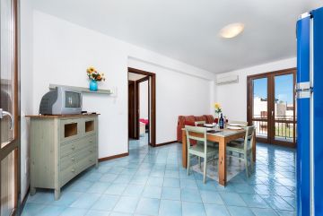 Appartamento primo piano in residence con balconi