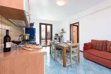 Appartamento primo piano in residence con balconi