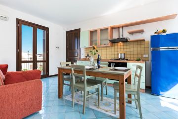 Appartamento primo piano in residence con balconi