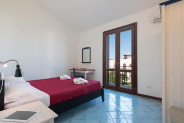 Appartamento primo piano in residence con balconi